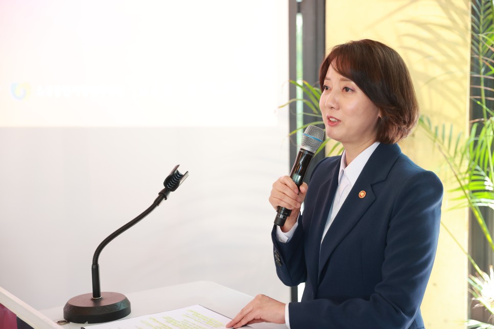 Minister Lee Young of the Ministry of SMEs and Startups