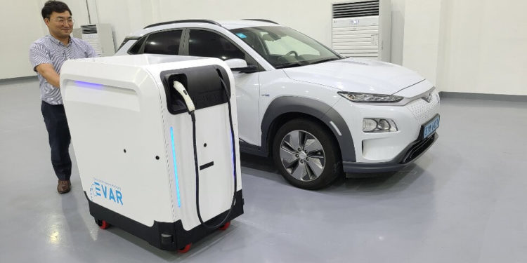 Korean startup EVAR's automatic recharging mobile.