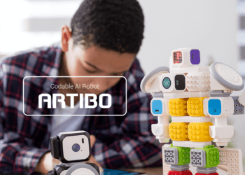 Korean startup CUBROID's Coding robot ARTIBO. (photo courtesy - CUBROID)