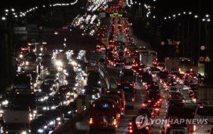 Traffic ahead of Chuseok holiday at the Seoul-Busan expressway in Seoul. (Photo:Yonhap)