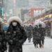 Citizens are walking in the snow near Hongdae, Mapo-gu, Seoul on the afternoon of the 18th, when the first heavy snow advisory of this winter was issued. 2021.12.18/News 1 © News1 Reporter Eun-na Ahn