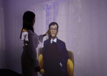 A woman is meeting an AI human at Deep Brain AI 's AI studio showroom