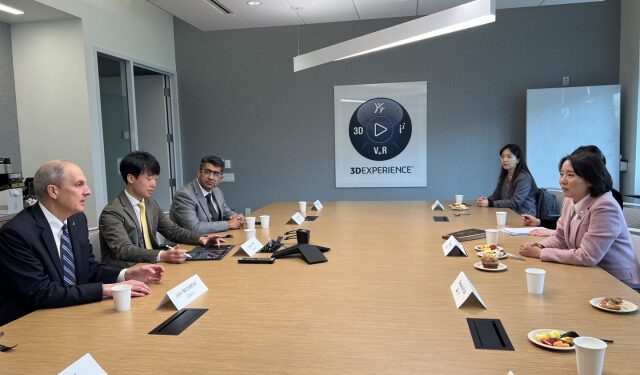 Minister of SMEs and Startups Young Lee visited the Boston campus of Dassault Systèmes, a global company located in Boston, USA on the 29th (local time) to discuss ways to strengthen cooperation to foster biohealth startups.