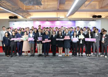 Minister of SMEs and Startups Young Lee CEOs of super-gap startups and executives