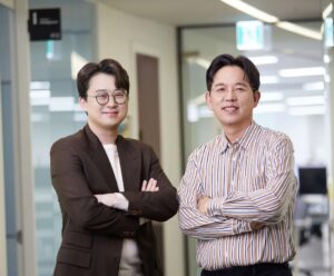 Kim Byung-hak, the newly appointed CEO of Kakao Brain with CEO Kim Il-doo who will lead global advanced research and super-large AI.
