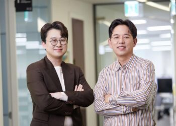 Kim Byung-hak, the newly appointed CEO of Kakao Brain with CEO Kim Il-doo who will lead global advanced research and super-large AI.