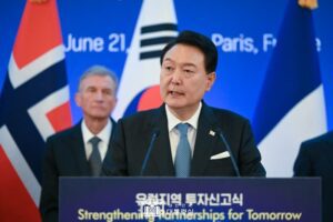 President Yoon Suk Yeol on June 21 speaks in an investment forum with European business leaders at a hotel in Paris.