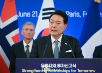 President Yoon Suk Yeol on June 21 speaks in an investment forum with European business leaders at a hotel in Paris.