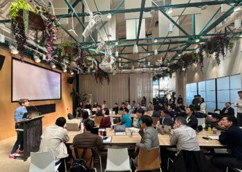 OpenAI CEO Sam Altman interacting with Korean startups at the OpenAI headquarters in San Francisco, /OpenAI