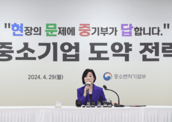 Oh Young-joo, Minister of SMEs and Startups, announcing 'measures to support the globalization of small and medium-sized venture companies