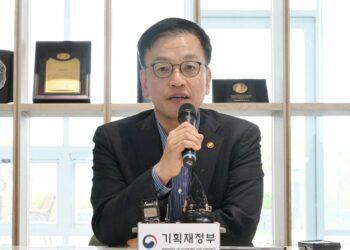 Choi Sang-mok, Deputy Prime Minister and Minister of Strategy and Finance
