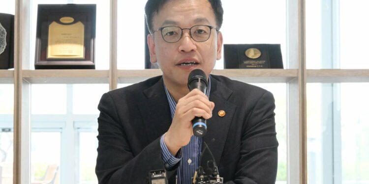 Choi Sang-mok, Deputy Prime Minister and Minister of Strategy and Finance