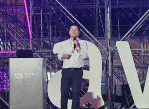 Choi In-mook, CEO of Infofla, presenting at AWS Summit의 사진
