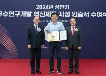 From left to right, Lee Chang-yoon, 1st Vice Minister of the Ministry of Science and ICT, Kim Ho-young, COO of HAII, Go Se-gon, Vice President of the Korea Association of Industrial Technology