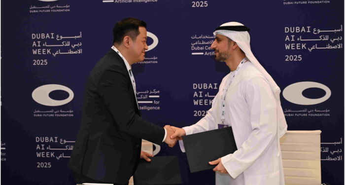 ota CEO Chae Myung-soo (left) and Dubai Road Traffic Authority (RTA) CEO Mohammed Al Mudharreb (right) are holding a contract signing ceremony at the AI Week 2025 event.