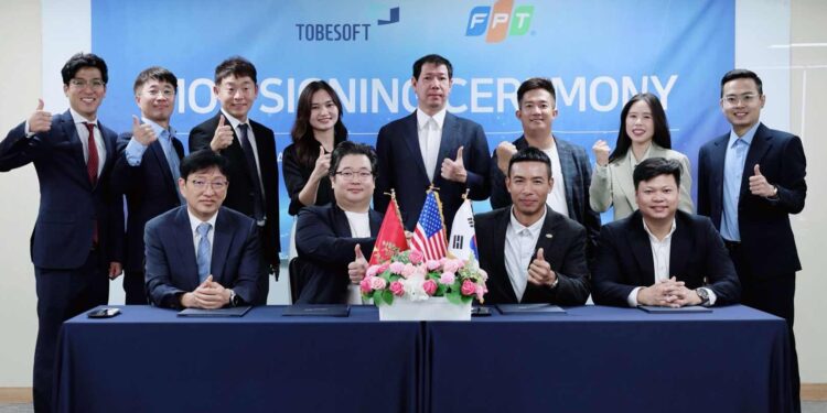 TOBESOFT President Lee Da-woon, second from left, and FPT Korea CEO Ha Minh Tuan, second from right, at signing ceremony.  [Photo: TOBESOFT]